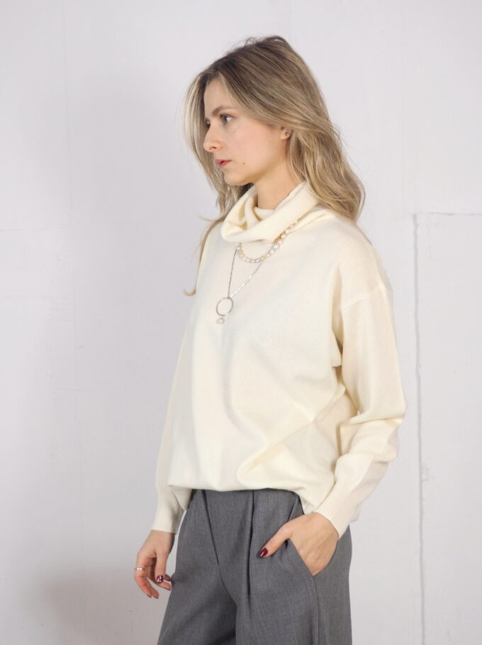 PULOVER VINTAGE DIN LANA FINA CU GULER INALT
